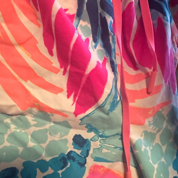 Lily Pulitzer run around shorts size M - Picture 11 of 11